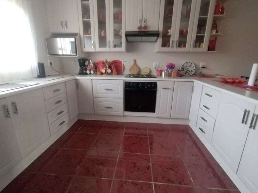 6 Bedroom Property for Sale in Kruisfontein Eastern Cape